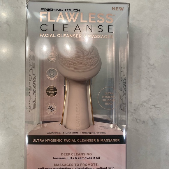Flawless Cleanse Facial Cleanser - Picture 1 of 14